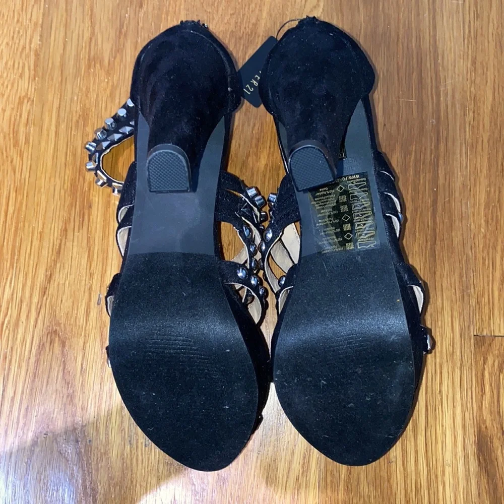 Forever 21 Black Suede Silver Studded Platform Ankle Strap Heel Size 10 - Picture 6 of 8